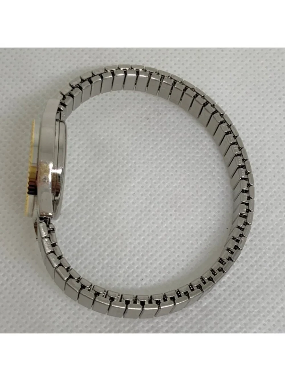vintage Quartex quartz women watch 22mm two tone stretch band size 5.7” running
